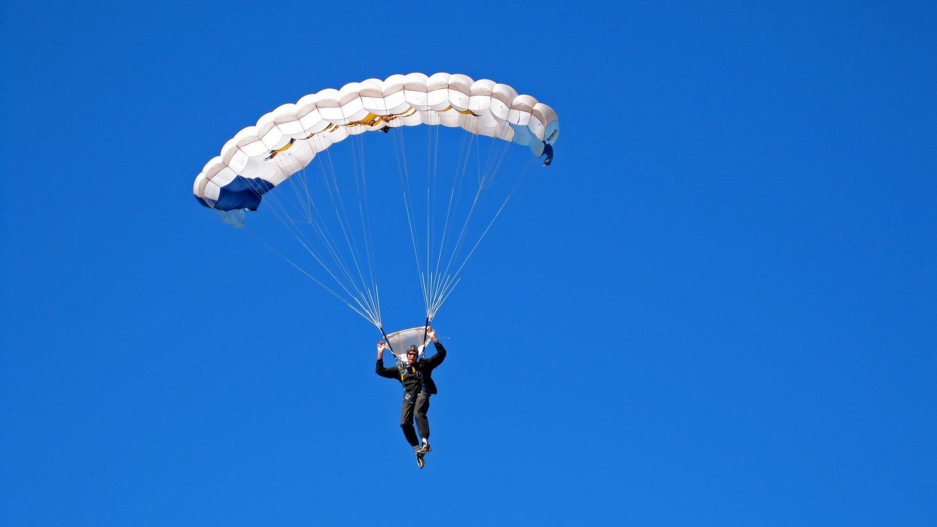 弱队变强队：靠什么走出低谷？，弱队打强队的足球战术