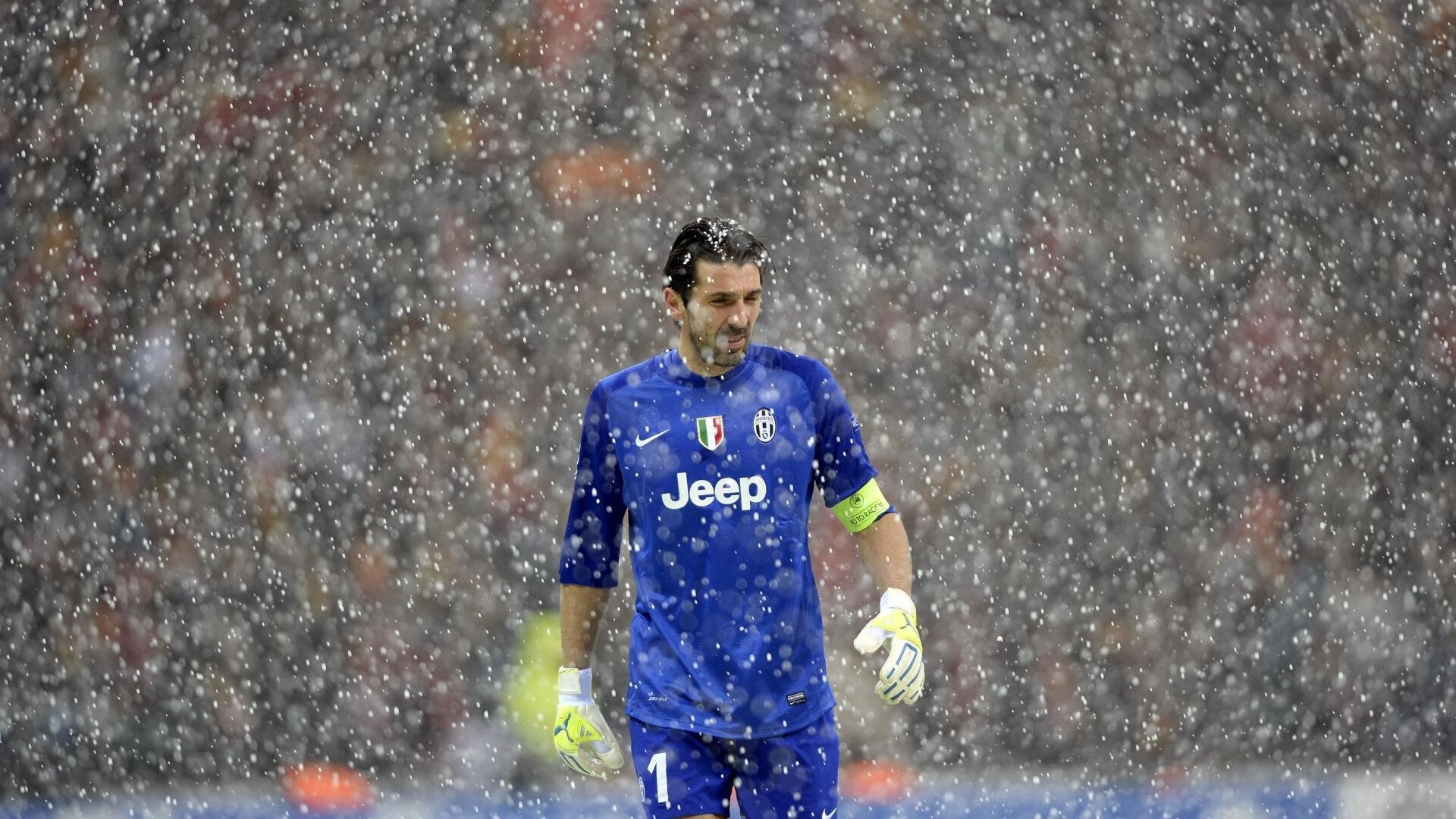 皇家马德里俱乐部签约哥伦比亚球员，增加攻击力，哥伦比亚踢内马尔